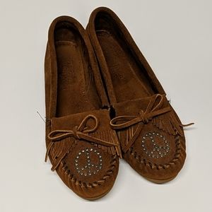 Minnetonka Peace Sign Moccasins